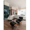 Fotel Lounge z Podnóżkiem w ujęciu z przodu. Ekspozycja w salonie od Primavera Home.