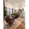 Fotel Lounge z Podnóżkiem w zestawie z innymi meblami. Aranżacja nowoczesnego wnętrza od Primavera Home.