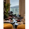 Fotel Lounge z Podnóżkiem widoczny z boku. Detal wykończenia od Primavera Home.
