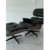 Fotel Lounge z Podnóżkiem w aranżacji na tle dodatków. Aranżacja nowoczesnego wnętrza od Primavera Home.