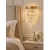 Kinkiet Kryształowy Złoty Glamour DIAMOND widziany od dołu, podkreślający jego wysokość i elegancję. Meble na zamówienie od Primavera Home.