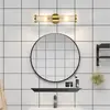 Postawienie kinkietu kryształowego Roland w eleganckim wnętrzu. Projekt od Primavera Home.