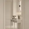Precyzyjne wykończenie kinkietu Modern, detal stylu od Primavera Home.
