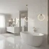 Nowoczesna lampa wisząca kryształowa złota ICE XS w aranżacji, projekt od Primavera Home.