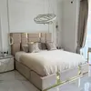 Ogólny widok nadzwyczajnego łóżka glamour od Primavera Home.
