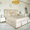 Detal złotej listwy łóżka glamour od Primavera Home w aranżacji wnętrza.