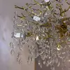 Designerski styl złotego żyrandola kryształowego QUEEN w aranżacji wnętrza od Primavera Home.
