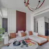 Żyrandol Cosmopolitan S-M w modernistycznym wnętrzu. Projekt od Primavera Home.