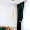 Elegancki żyrandol kryształowy złoty Crystal XS w salonie od Primavera Home.