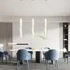 Żyrandol złoty Crystal XS w połączeniu z nowoczesnym designem wnętrza od Primavera Home.