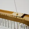 Złoty żyrandol Diamond w kształcie owalnym w aranżacji wnętrza od Primavera Home.