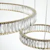 Galwanizowana na złoto stal żyrandola kryształowego Crystal XXL, perfekcyjne wykończenie od Primavera Home.