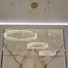 Nowoczesny styl żyrandola kryształowego Crystal XXL Złoty, idealny do modnych aranżacji, od Primavera Home.
