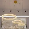 Oferta żyrandola kryształowego Crystal XXL Złoty w Primavera Home, idealne do nowoczesnych aranżacji.