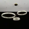 Neutralne światło żyrandola kryształowego Crystal XXL Złoty, idealne do nowoczesnych pomieszczeń, od Primavera Home.