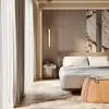 Bok łóżka Elen w przytulnej sypialni. Stylowe meble od Primavera Home.