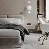 Detal wykończenia łóżka SIENA z kedrą w nowoczesnym stylu. Primavera Home.