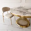 Praktyczny mebel - okrągły stół Antonio 130 cm w nowoczesnej aranżacji od Primavera Home.