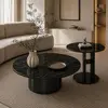 Ekspozycja stolika kawowego TWEEN GOLD w eleganckim wnętrzu. Meble od Primavera Home.