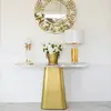 Bokowy widok na elegancką konsolę Belissima. Styl od Primavera Home.