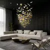 Detal dekoracji Leaf Flow, wykonanej ze szkła. Produkt od Primavera Home w ekspozycji.
