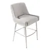 Hoker glamour PALOMA w aranżacji blisko łóżka. Meble na zamówienie od PRIMAVERA HOME.