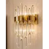 Kinkiet kryształowy, złoty, glamour, designerska lampa ścienna BULGARI na tle zasłon. Meble na zamówienie od Primavera Home.