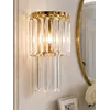 Ścieżka światła od kryształowego kinkietu glamour nowoczesnego lampy ściennej złoty GLAMOUR XS w eleganckim wnętrzu. Aranżacja od PRIMAVERA HOME.