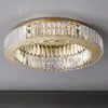 Przedni widok złotego plafonu kryształowego Eclipse 50 cm, projekt od Primavera Home.