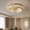 Złoty plafon kryształowy Eclipse w stylowym mieszkaniu. Projekt od Primavera Home w Warszawie.