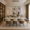 Designerski stół glamour ze szklanym blatem w ekspozycji w salonie. Meble na zamówienie od Primavera Home.