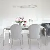 Designerski stół glamour ze szklanym blatem w aranżacji nowoczesnego wnętrza. Meble na zamówienie od Primavera Home.