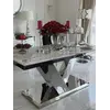 Stół LV COLLECTION Srebrny w aranżacji z krzesłami. Stylowe połączenie. Meble na zamówienie od Primavera Home.