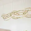 Zbliżenie na żyrandol CRYSTAL 5 Złoty ukazujące szczegóły. Oferowane przez Primavera Home.