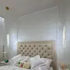 Złoty żyrandol kryształowy Crystal XS w nowoczesnym wnętrzu. Projekt od Primavera Home.