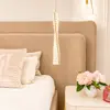 Złoty żyrandol kryształowy Crystal XS jako dominuje w aranżacji wnętrza. Primavera Home.