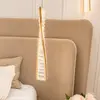 Możliwość zmiany barwy światła w złotym żyrandolu kryształowym Crystal XS. Primavera Home.