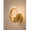 Kinkiet Złoty Okrągły Glamour Round w aranżacji nowoczesnego salonu. Ekspozycja w salonie od Primavera Home.