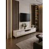Widok z góry na komodę RTV, ujawniający jej eleganckie proporcje od Primavera Home.