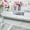 Komoda RTV glamour wysoki połysk biało srebrna Lorenzo L Silver w ekspozycji sklepu meblowego. Meble na zamówienie od PRIMAVERA HOME.