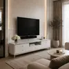 Komoda RTV glamour wysoki połysk biało srebrna Lorenzo L Silver w aranżacji jasnego salonu. Meble na zamówienie od PRIMAVERA HOME.