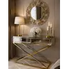 Detale wykończenia konsoli lustrzanej CHICAGO GOLD glamour stalowa złota, podkreślające jakość wykonania. Ekspozycja w salonie Primavera Home.