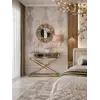 Konsola lustrzana CHICAGO GOLD glamour stalowa złota w jasnym wnętrzu, podkreślająca nowoczesny styl. Aranżacja nowoczesnego wnętrza od Primavera Home.