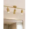 Zbliżenie na detal wykończenia lampy sufitowej w złotym kolorze. Designerski produkt od Primavera Home.