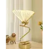 Lampa Stołowa Motyl Złota na designerskiej podstawce. Meble na zamówienie od Primavera Home.