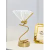 Lampa Stołowa Motyl Złota w jasnym wystroju wnętrza. Aranżacja nowoczesnego wnętrza od Primavera Home.