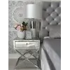 Detal wykończenia wezgłowia w łóżku SPECTRE SILVER Glamour. Meble na zamówienie od Primavera Home.