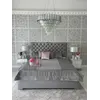 Łóżko SPECTRE SILVER Glamour przedstawione w widoku z boku, ukazujące stalową ramę. Meble na zamówienie od Primavera Home.
