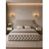 Elegancka perspektywa łóżka glamour tapicerowanego w aranżacji nowoczesnego wnętrza. Meble na zamówienie od Primavera Home.