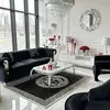 Stolik kawowy ELITE w bliskim ujęciu przy filiżance kawy. Ekskluzywna ekspozycja od Primavera Home.